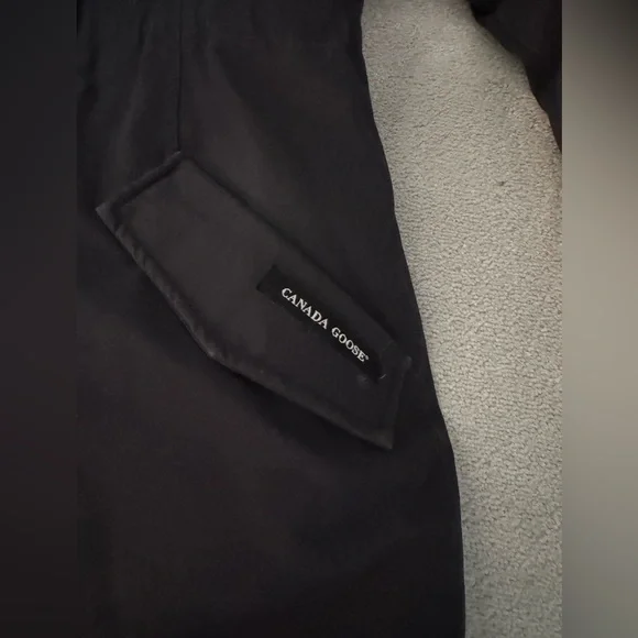 Canada Goose Rossclair Parka - NAVY - Women’s Size M - Picture 5 of 15